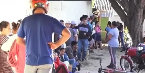 Em Vitória da Conquista pais dormem em frente a escolas para matrícular filhos
