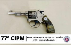 Polícia apreende arma que mulher levava na bolsa no Vila Elisa em Vitória da Conquista