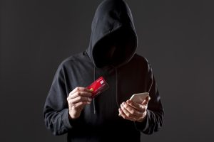 Alerta: Golpe no Instagram oferece conteúdo adulto gratuito e clona cartão