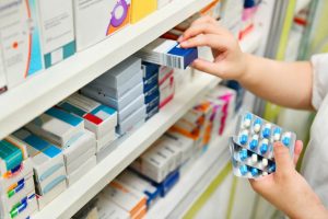 Medicamentos terão reajuste no mês de abril; veja 5 dicas para se antecipar e economizar até 40% na hora de comprar remédios