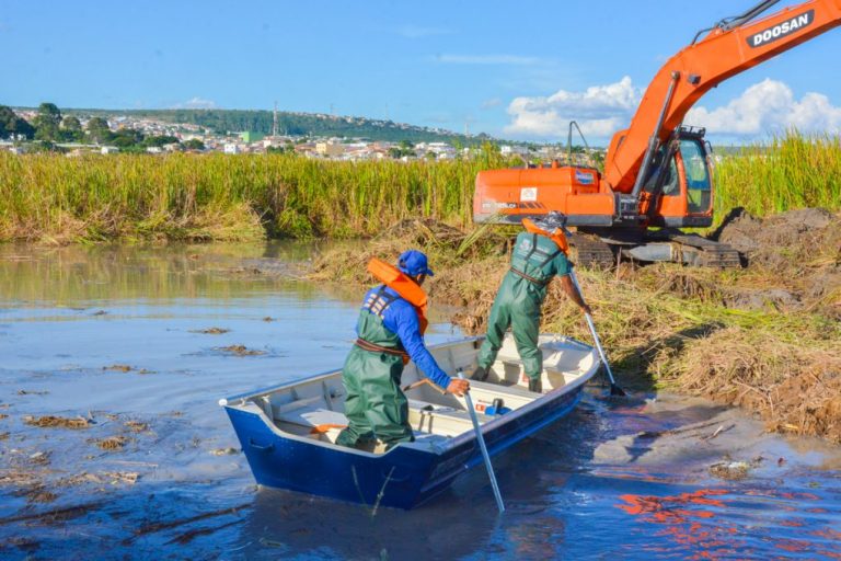 Mais de 400 toneladas de resíduos e material orgânico são retiradas do Parque Ambiental Lagoa das Bateias
