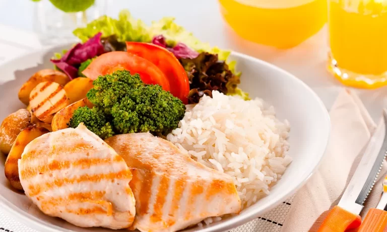 Saiba como ter uma alimentação saudável e cuidar do intestino pode ajudar pessoas com doenças autoimune ou incuráveis