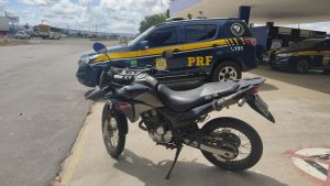 PRF detém homem com moto adulterada em Vitória da Conquista