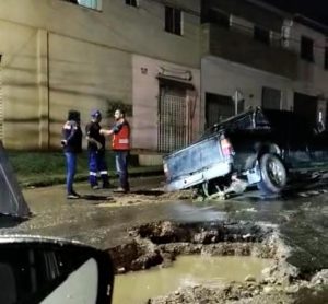 Chuvas em Vitória da Conquista: Panorama e Santa Cecília tem desabamentos e famílias desalojadas. Defesa Civil em alerta