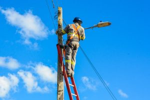 Prefeitura substitui 907 luminárias em vapor de sódio por LED em 134 ruas do bairro Zabelê