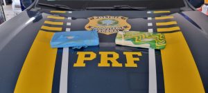 Mulher é flagrada transportando droga avaliada em R$ 360 mil durante abordagem em ônibus interestadual em Vitória da Conquista (BA)