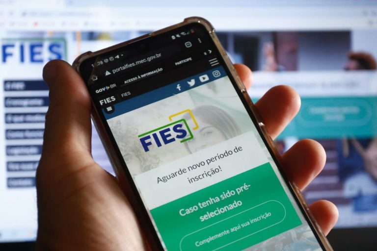 Fies: Parlamentares propõem novas regras para pagamento