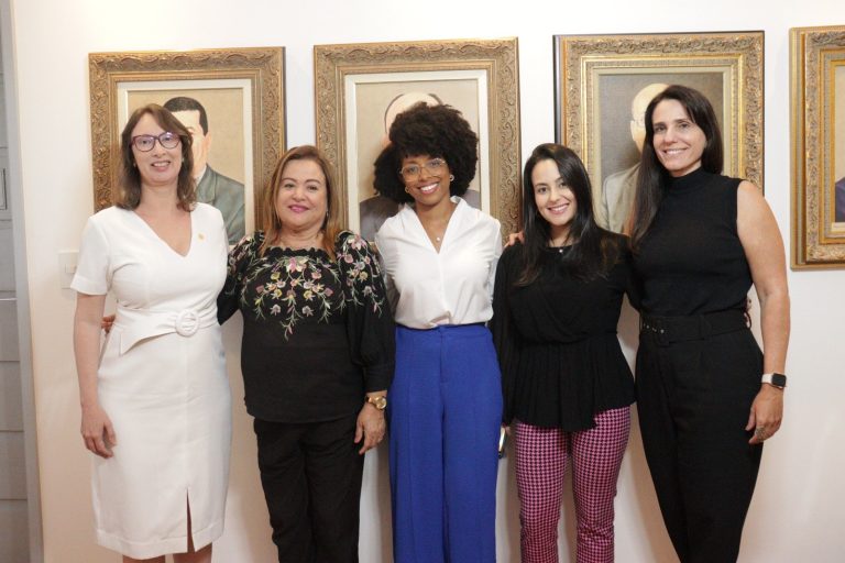 OAB Conquista recebe desembargadora Nágila Brito para debater sobre violência doméstica em Vitória da Conquista