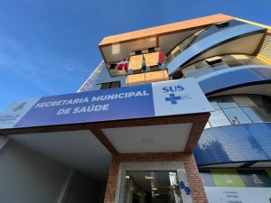 Vereadora denuncia que médicos contratados pela Prefeitura estão sem receber salários há 3 meses