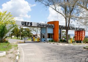 UEFS decreta luto e emite nota de pesar pelo falecimento de 5 estudantes em acidente automobilístico