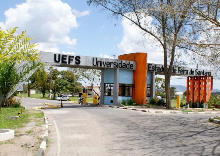UEFS decreta luto e emite nota de pesar pelo falecimento de 5 estudantes em acidente automobilístico