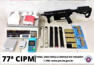 PM apreende submetralhadora e munições em Vitória da Conquista