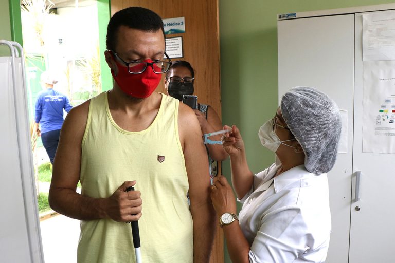 Vacina bivalente contra Covid-19 será ampliada em Conquista para pessoas a partir de 18 anos, nesta terça-feira, 02