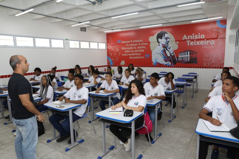 Jerônimo confirma reajuste de 14% a professores e ganhos salariais para trabalhadores da Educação Superior