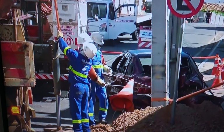 Motorista perde controle da direção na ladeira do Ceasa em Vitória da Conquista