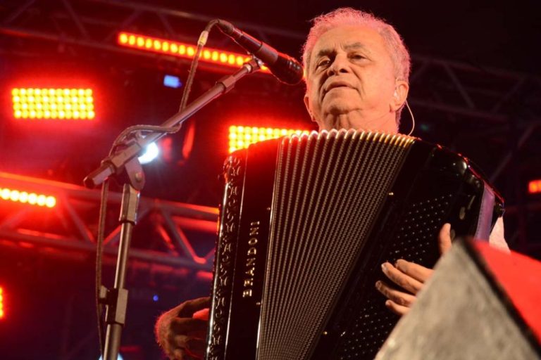 Arraiá da Conquista: tradição do forró de pai para filho marca a primeira noite de festa