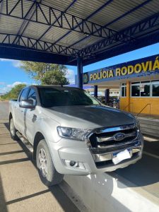 Duas caminhonetes de luxo furtadas são recuperadas pela PRF em Vitória da Conquista (BA)