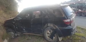 Major da reserva da PM morre ao bater caminhonete em caminhão cegonha no trecho de Vitória da Conquista