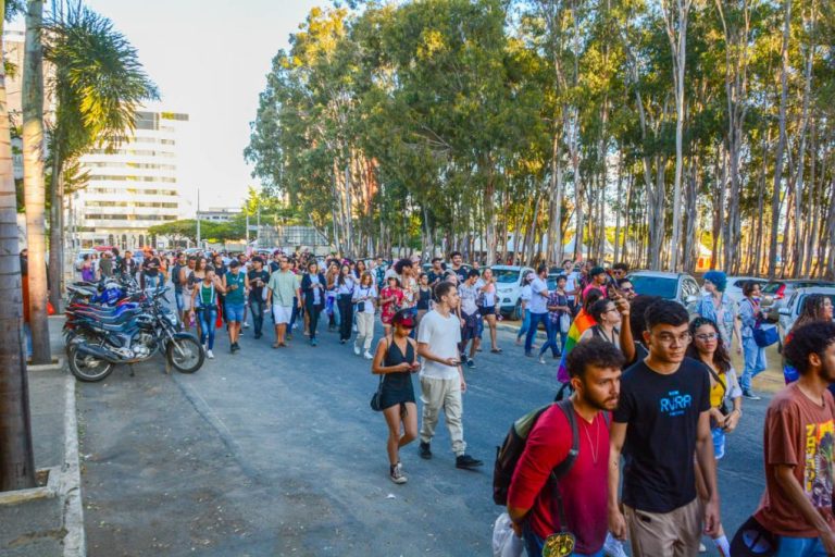 Marcha do Orgulho LGBTQIAPN+ promove diversão e acolhimento no Bosque da Paquera