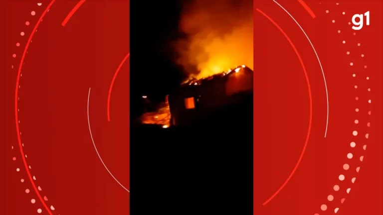 Incêndio atinge depósito de reciclagem no bairro Campinhos em Vitória da Conquista