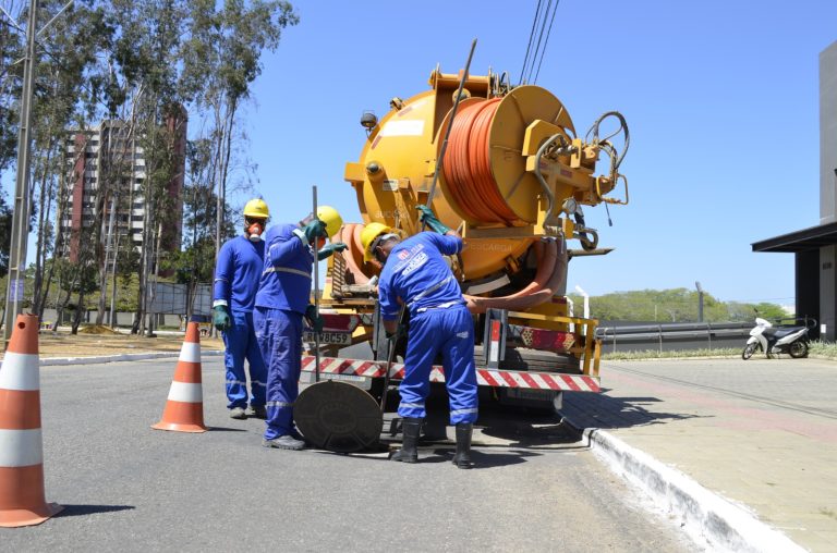 Esperando FIB 2023, Embasa realiza manutenção preventiva na rede de esgoto
