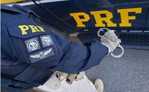 PRF prende em Vitória da Conquista homem com mandado de prisão em aberto