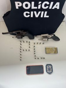 Polícia Civil de Iguai, com apoio de policiais da 21 coordenadoria de Itapetinga, apreende armas e munições