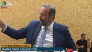 AO VIVO: Ministro das Minas e Energia fala sobre o apagão, mas não explica o motivo