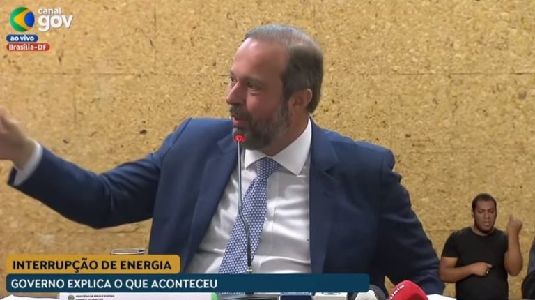 AO VIVO: Ministro das Minas e Energia fala sobre o apagão, mas não explica o motivo