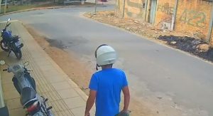 Vídeo: Flagrante de furto de motocicleta em Vitória da Conquista