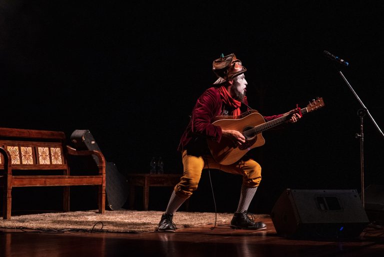 Vitória da Conquista se prepara para receber turnê “Luzente” de Fernando Anitelli