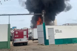 Ainda não causas do incêndio que atingiu distribuidora de alimentos em Vitória da Conquista