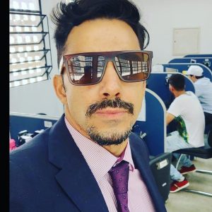 Radialista Isaac Cabral segue hospitalizado após acidente de trânsito