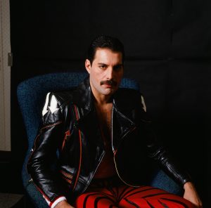 Obra de artista de Poções, que fazia parte do acervo de Freddie Mercury, é arrematada em leilão