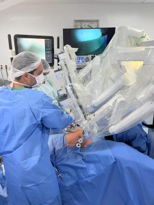Saúde: Hospital São Rafael utiliza robô para cirurgia que corrige “bexiga baixa” em paciente