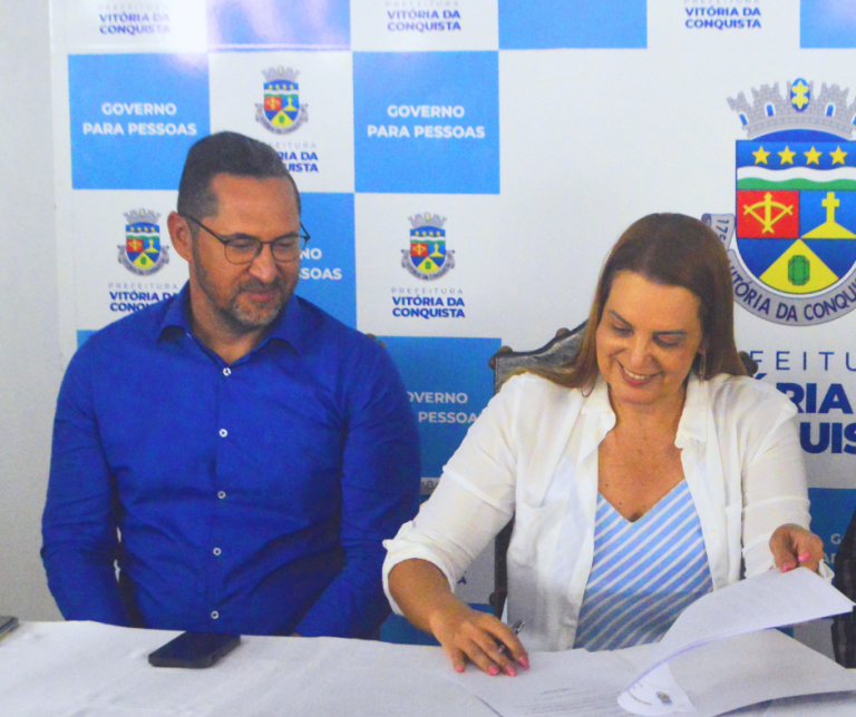 Sheila Lemos sanciona lei que cria Programa de Habitação para o Servidor Público de Vitória da Conquista