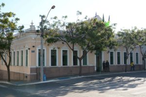 Prefeitura anuncia concurso público com 182 vagas para diversos cargos níveis médio e superior. Confira
