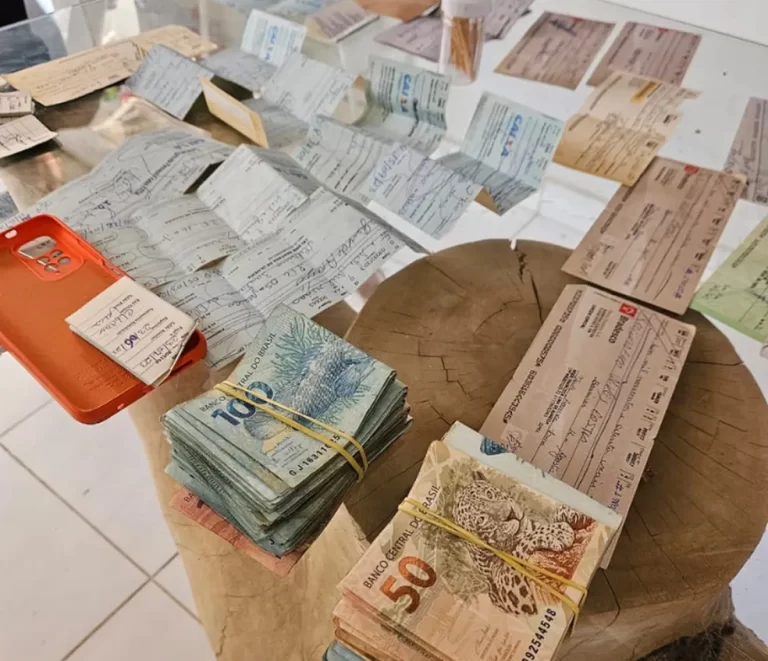 Prefeito de cidade na BA é preso após ser encontrado com armas e drogas durante operação da Polícia Federal