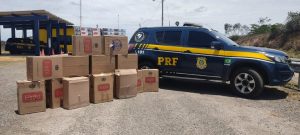 Poções: PRF apreende cigarros contrabandeados escondidos em caminhão baú