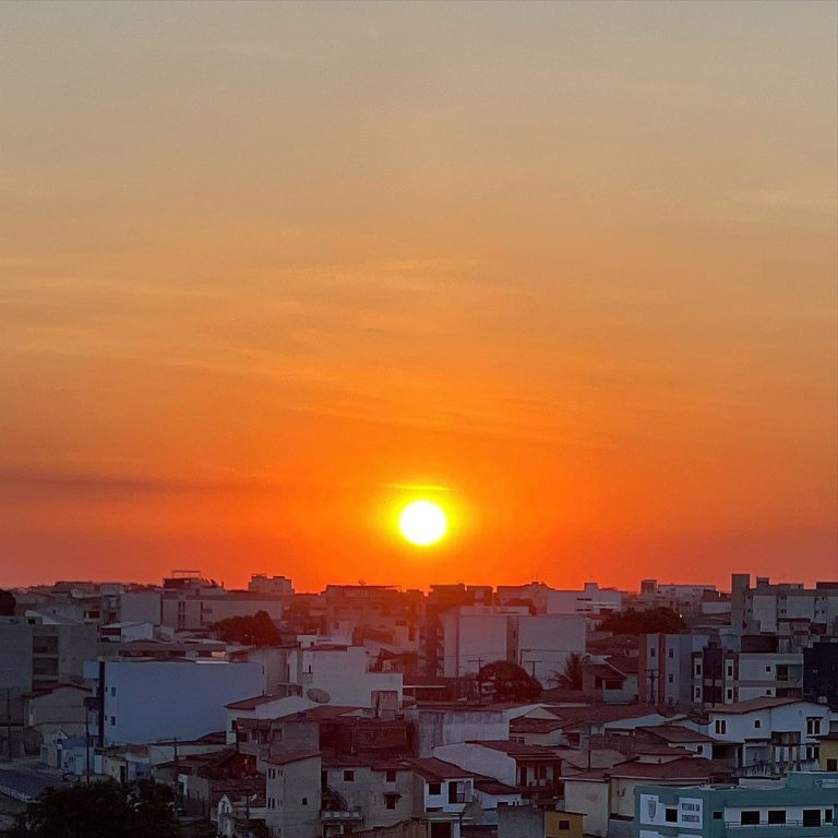 CALOR : Vitória da Conquista tem alertas amarelo e vermelho do INEP até sexta-feira (17). Confira instruções
