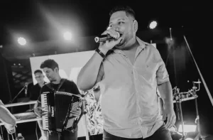 Cantor de forró morre após ser picado por aranha; causa ainda é investigada