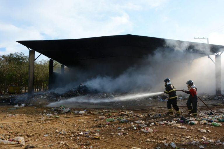 Incêndio atinge Galpão da Cooperativa Recicla Conquista e destrói equipamento
