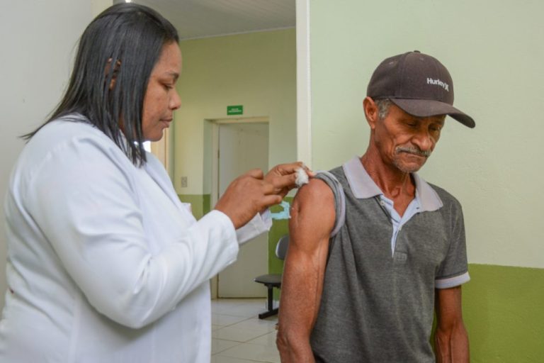 Município inicia vacinação de reforço bivalente para pessoas acima de 60 anos e imunocomprometidos