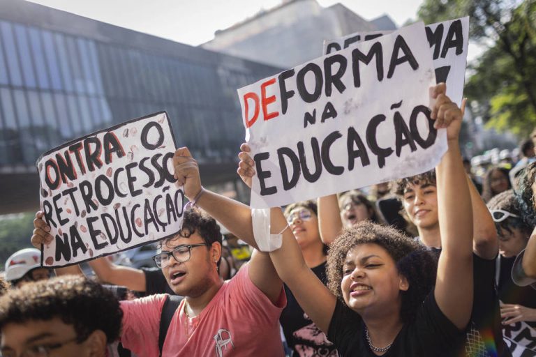 Revogação do novo ensino médio deve ser proposta por conferência da educação