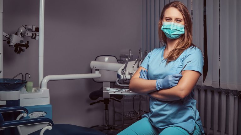 Conselho Federal de Odontologia lança projeto para dentistas trabalharem nos EUA e China