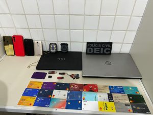Vitória da Conquista: Polícia faz busca e apreensão na casa de suspeito de roubar 300 mil reais de clientes do Itaú