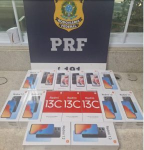 PRF apreende 15 smartphones importados irregularmente em Vitória da Conquista (BA)