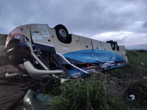 Tragédia: Pelo menos 05 mortos em acidente com ônibus da Novo Horizonte linha Porto Seguro/Conquista
