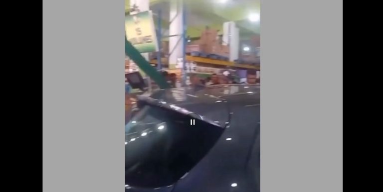 Motorista passa mal e carro invade supermercado em Ilhéus, veja o vídeo