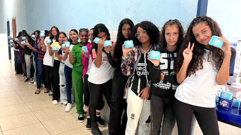 Março Mulher: Prefeitura garante absorventes gratuitos às alunas da rede municipal de ensino